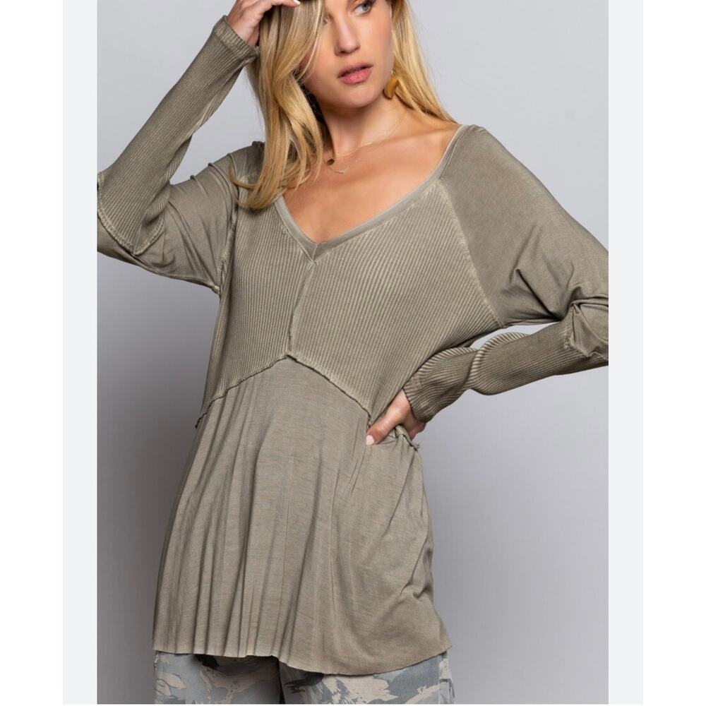 POL Long Sleeve V-Neck Earthy Boho Top in Olive/Gray Flowy Textured L